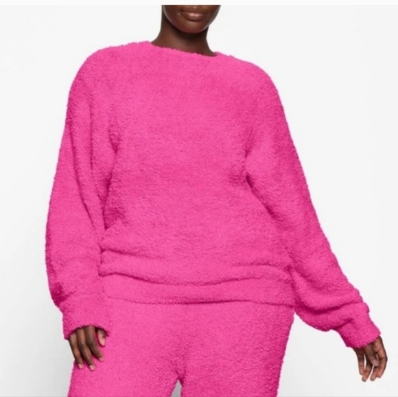 🚨 SOLD OUT 🚨 SKIMS Pullover Unisex Oversized Cozy Knit Boucle Sweater Pink - Picture 2 of 7
